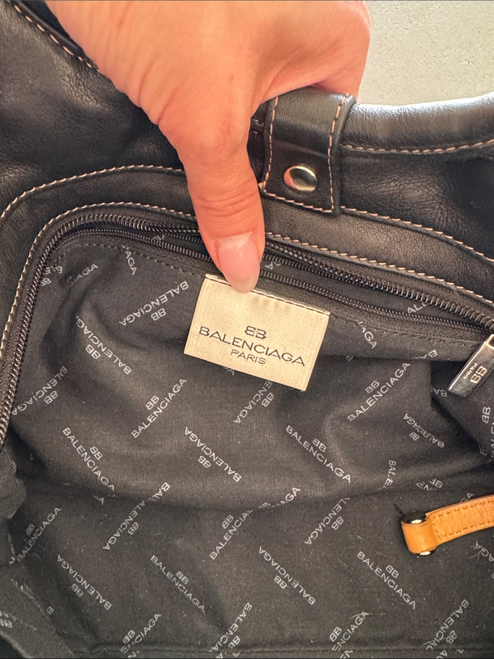 Vintage Balenciaga Black Leather Shoulder Bag - Picture 7 of 11